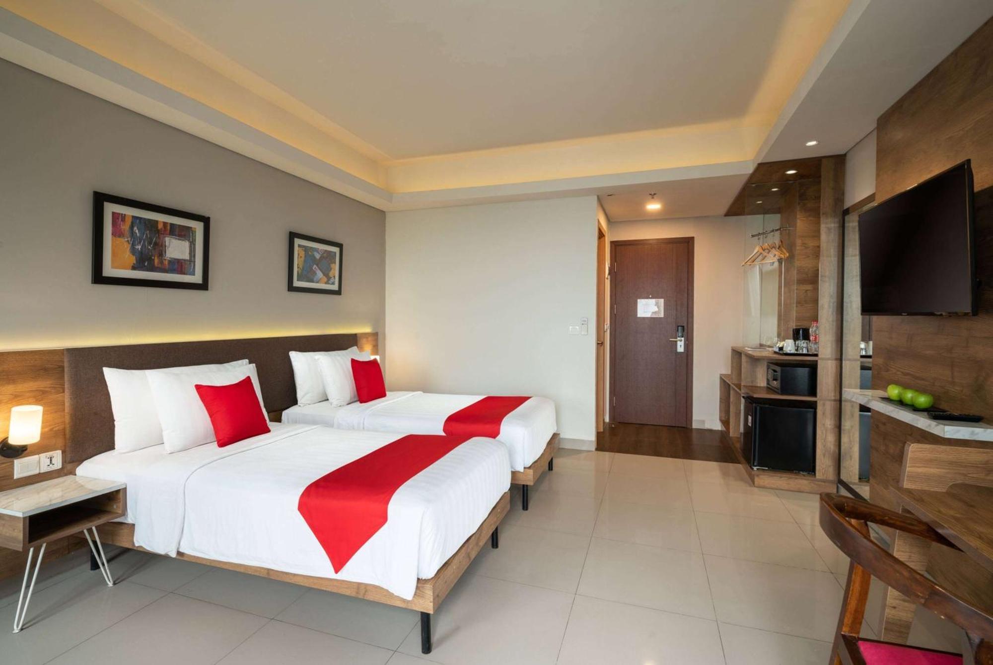 Ramada By Wyndham Serpong Exterior photo